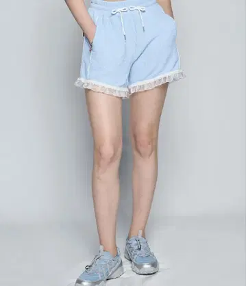 LUV IS TURE 스카이블루 레이스 숏팬츠