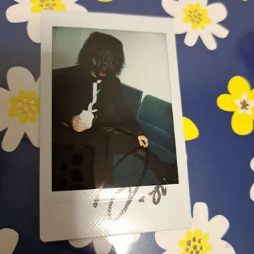 흠집 기무 씨 폴라로이드 사인 있음