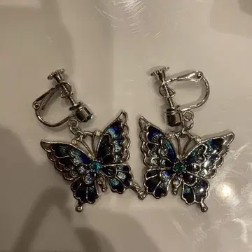 7월 3일 폐기 ANNA SUI 귀찌