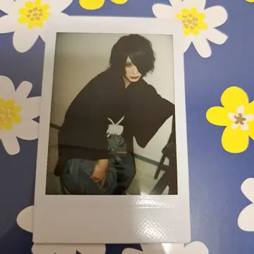 흠집 키무 씨 폴라로이드