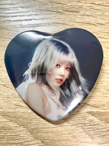 XG 히나타 캔뱃지