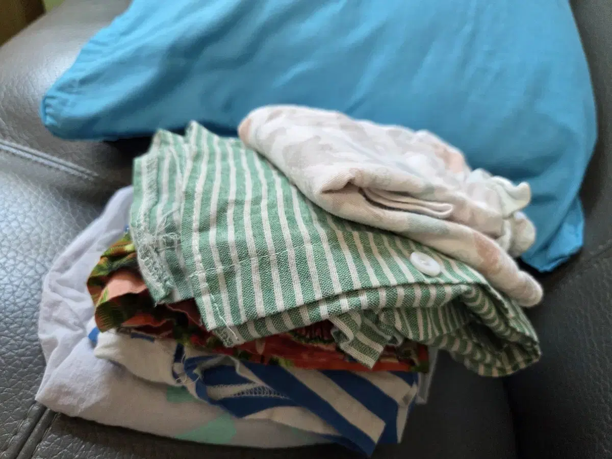 Children's clothing size 90 ~100 (mostly 90) bulk!!
