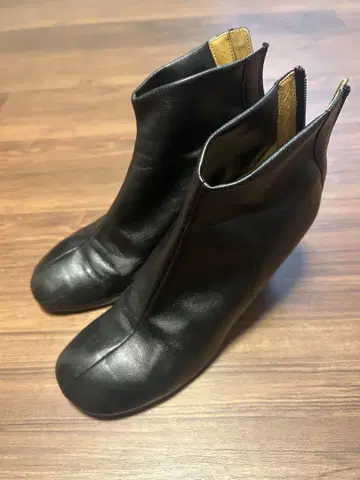 CHEMBUR 블랙 가죽 부티 지퍼