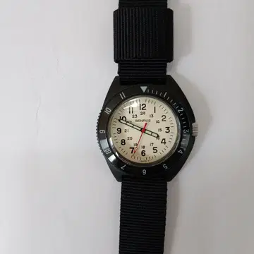 한정판 BENRUS 타입 III 아이보리 다이얼 쿼츠 손목시계 블랙
