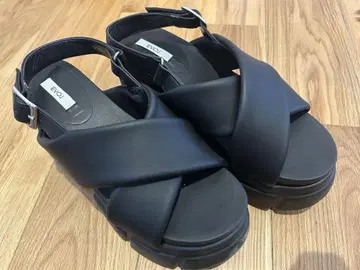 크로스 스트랩 블랙 플랫폼 샌들