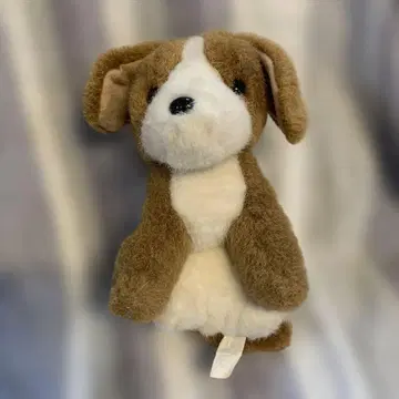 개 봉제 인형 브라운과 화이트