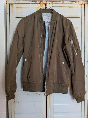Alpha Industries MA-1 자켓 브라운 S