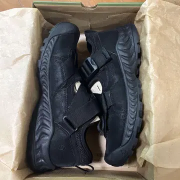 새상품급 KEEN HOODZERRA SANDAL 후드제라 샌들 24.5