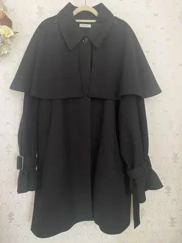 INGNI 케이프가 있는 미디 기장 스텐카라 코트