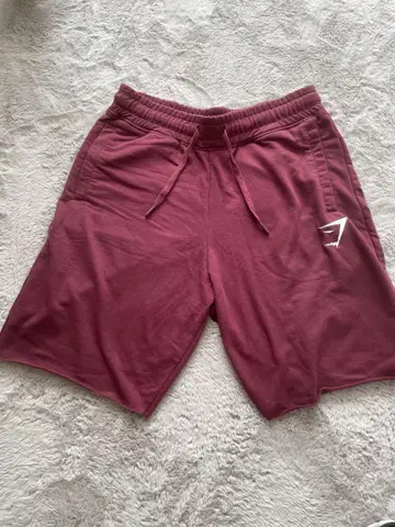 GYMSHARK 버건디 숏 팬츠 L 사이즈