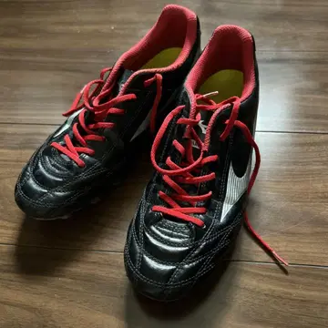 Mizuno 축구화 블랙/레드 24.5cm