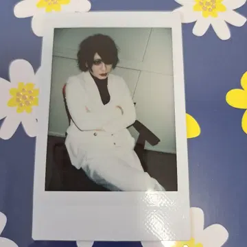 흠집 키무 씨 폴라로이드