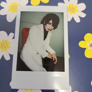 흠집 키무 씨 폴라로이드