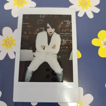 흠집 키무 씨 폴라로이드