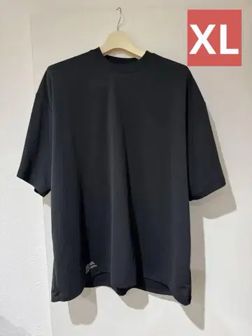 FreshService TECH SMOOTH CREW NECK 블랙 1장