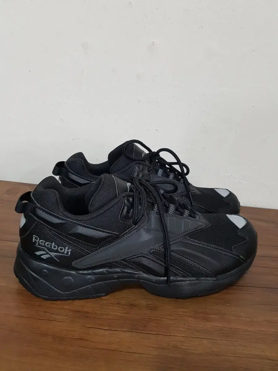 280. Reebok Interval 96 Black