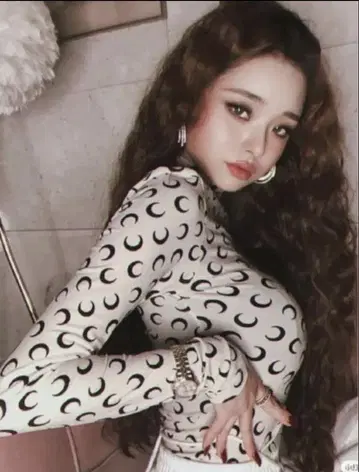 인기 상품! 재입고! 마린세르 마크 문 패턴 상의
