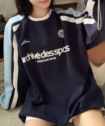 vipoa SPORTY 오버 사이즈 라인 맨투맨