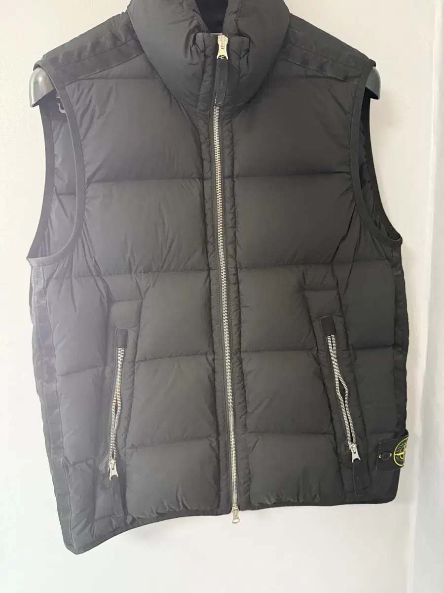 23 fw Seamless Nylon Stone Island Padded Vest