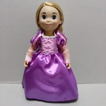이츠 어 스몰 월드 라푼젤 인형