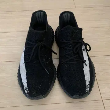 Yeezy Boost 350 V2 블랙/화이트
