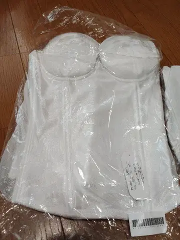 화이트 D70 뷔스티에