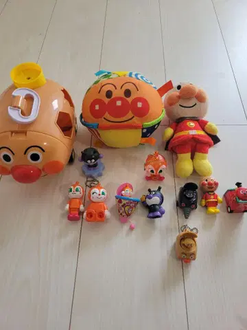 호빵맨 봉제 인형과 피규어 세트