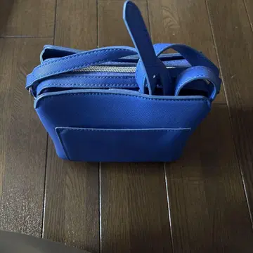 파란색 합성섬유 숄더백