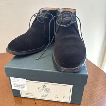 Crockett & Jones 블랙 처카 부츠 7E