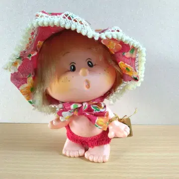 쇼와 레트로 빨간 꽃무늬 모자 소프트 비닐 인형