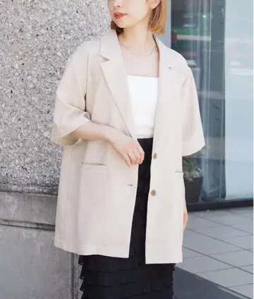 린넨 같은 반팔 테일러드 자켓