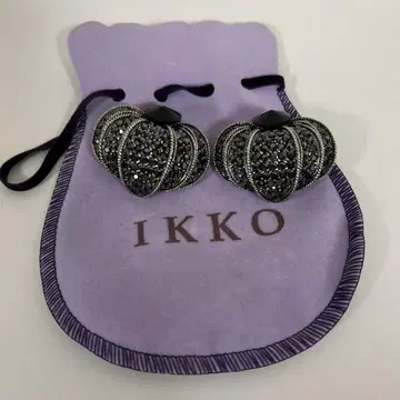 IKKO 실버 & 블랙 귀찌
