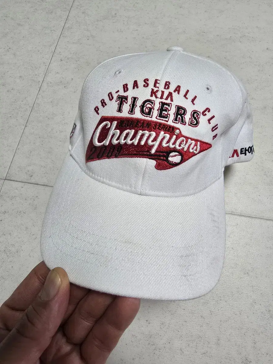 Kia Tigers 2009 Korean Series Championship Commemorative Hat L-XL, cleaning needed