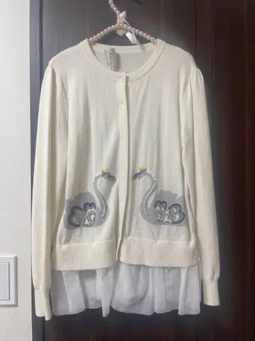 체스티 자수 가디건