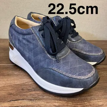 새상품 퀼팅풍 스니커즈 네이비 22.5cm 폭 넓은 4E
