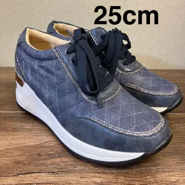 새상품 퀼팅풍 스니커즈 네이비 25cm 폭 넓은 4E