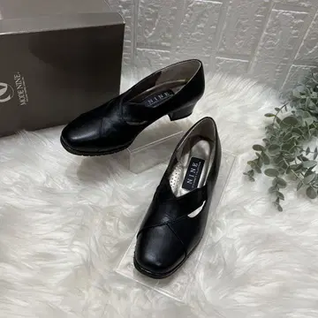 NINE 나인 블랙 검정 로우 힐 펌프스 22cm