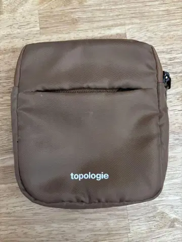 topologie 브라운 숄더백