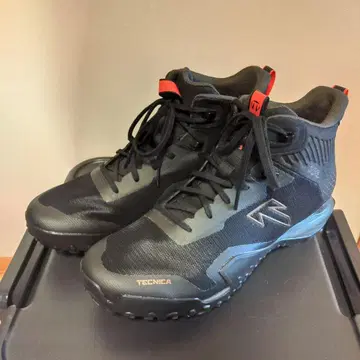 테크니카 MAGMA MID S GTX 고어텍스 트레킹 슈즈