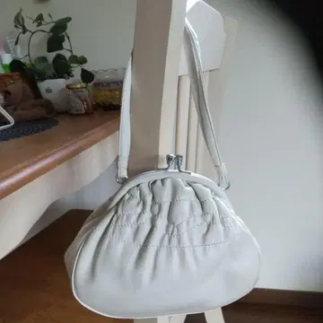 화이트 숄더백 약 19cm