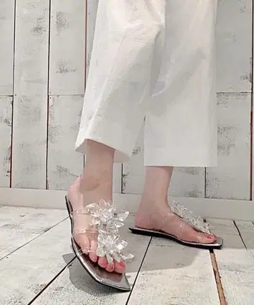 플라워 모티브 플랫 샌들 Jeffrey Campbell