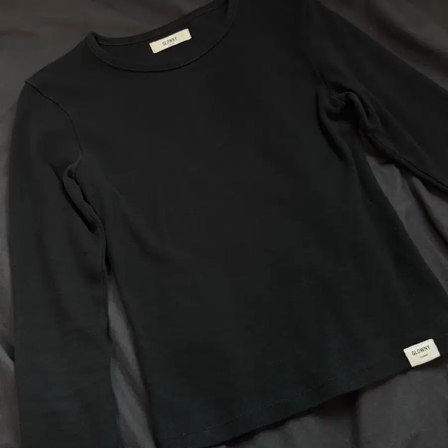 GLOWNY | 글로니 Glowny 3/4 G COMFORT V TEE on Bunjang Global