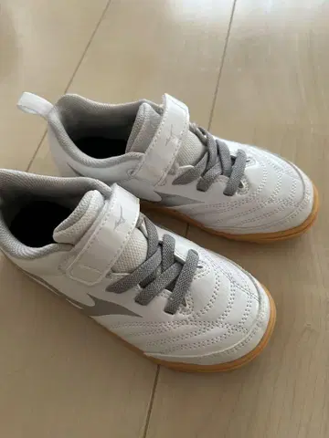19cm 미즈노 화이트 풋살화 벨크로식