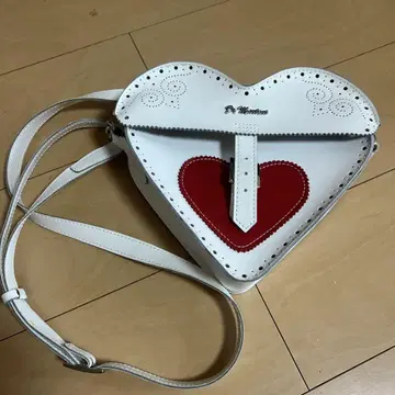 Dr.Martens 닥터마틴 Valentine 새들백 숄더백