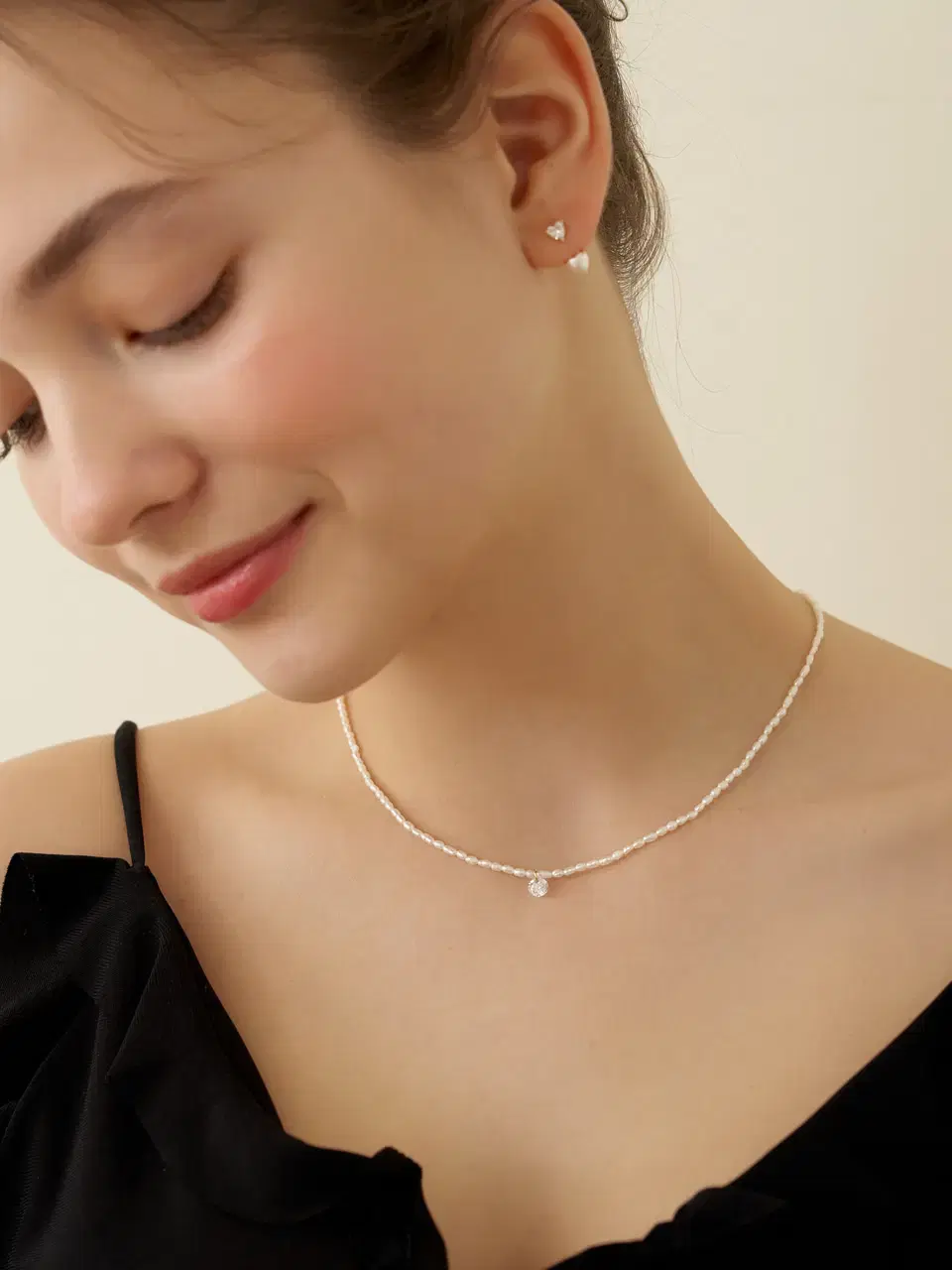 [Worn Once] Tatiana One Point Petite Pearl Necklace_NZ1156 (Silver)