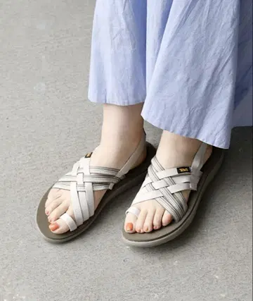 TEVA 스트랩 샌들
