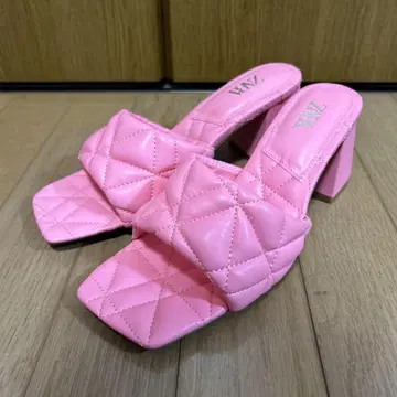 자라 퀼팅 샌들