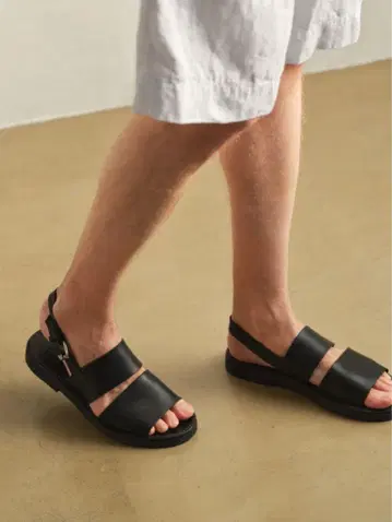 마가렛 호웰 가죽 샌들 21SS