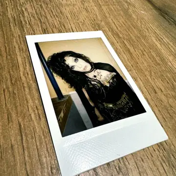 비주얼계 Kaya SALOME 의상 폴라로이드에