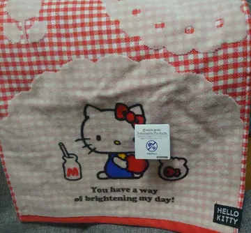 헬로키티 빨간색 체크 무늬 타월